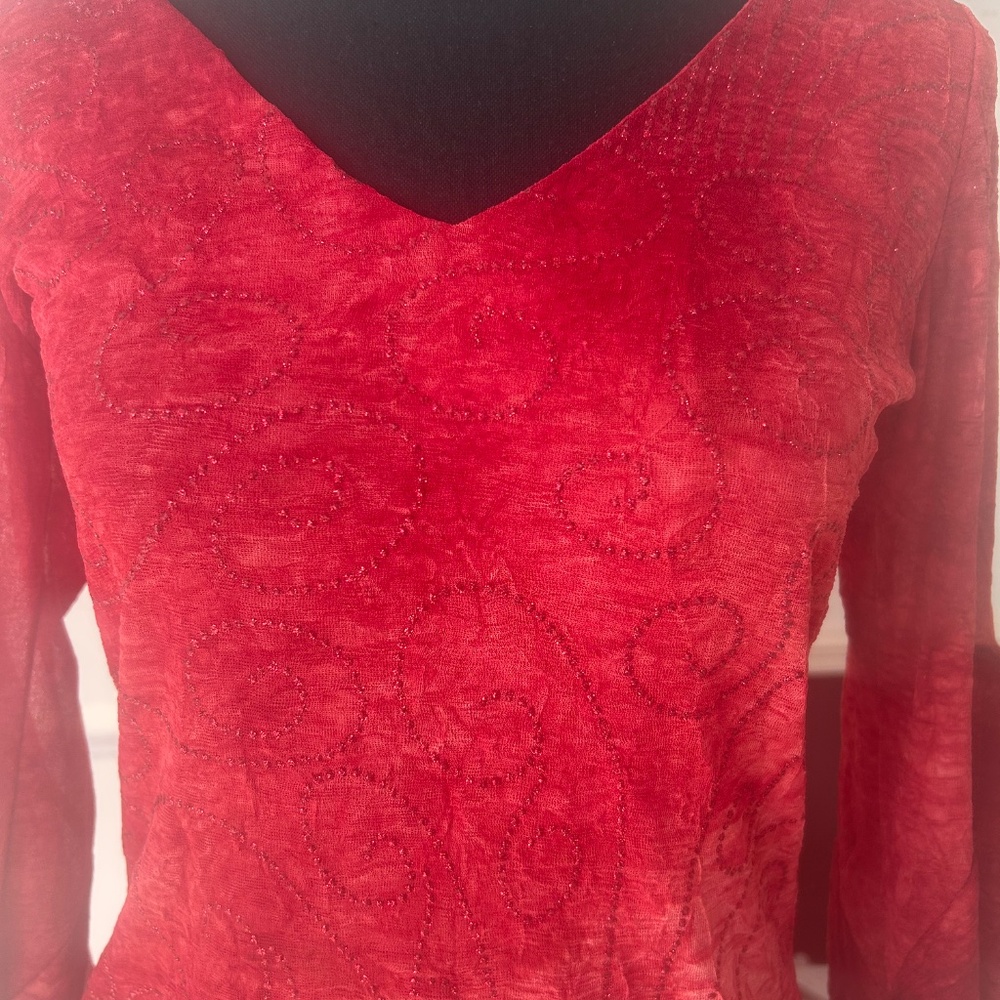 Hailee Red Shirt with Glitter Swirls, V Neck and 3/4 Sleeves Size L - Picture 9 of 12